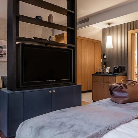 Loewen Montafon 4*