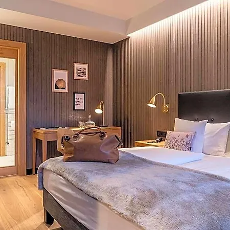 Loewen Montafon 4* Шрунс
