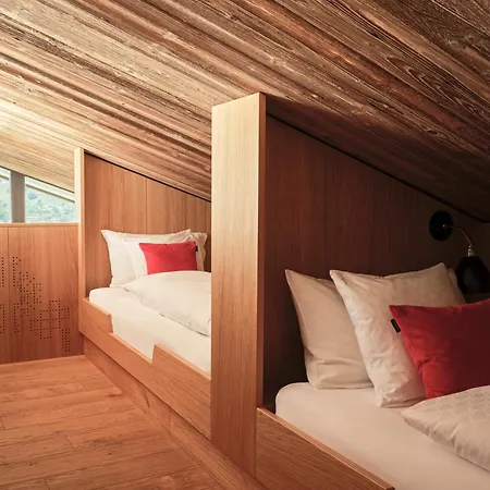 Loewen Montafon 4*